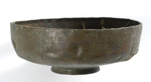 Coupe en métal cuivreux (Cl. B. Dupuy, col. musée Vesunna)