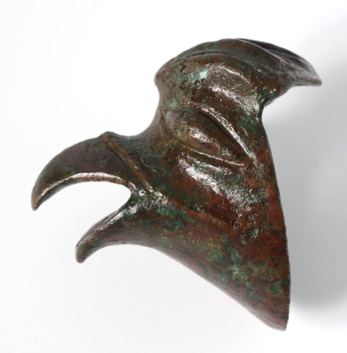Tête de rapace en bronze, découverte en 1908 à Ecornebœuf, Coulounieix-Chamiers (Cl. B. Dupuy, col. musée Vesunna)